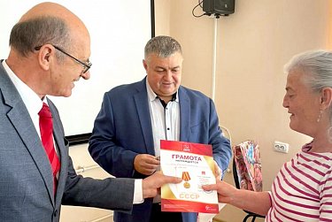 Парламентарии вручили благодарности врачам